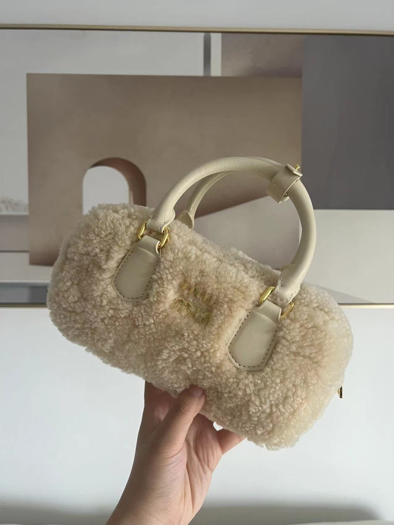 Design Cute Lamb Wool Saddle Fashion Bags