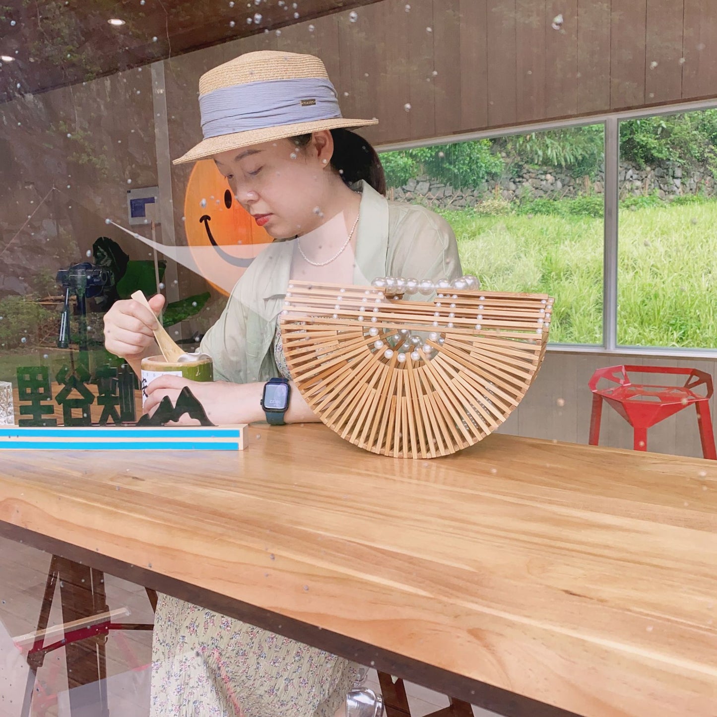 Women's Woven Mori Style Fashion Large Capacity Pearl Wooden Bags