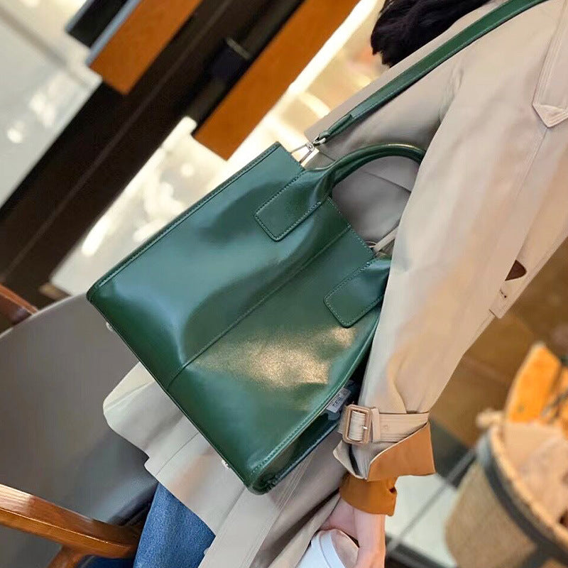 Women's Large Capacity Fashionable Elegant Commuter Genuine Shoulder Bags