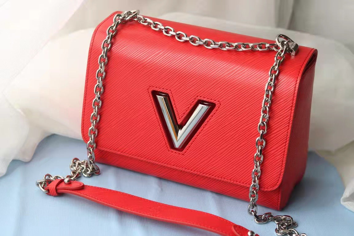 Wholesale V Water Ripple Adjustable Chain Crossbody Bags