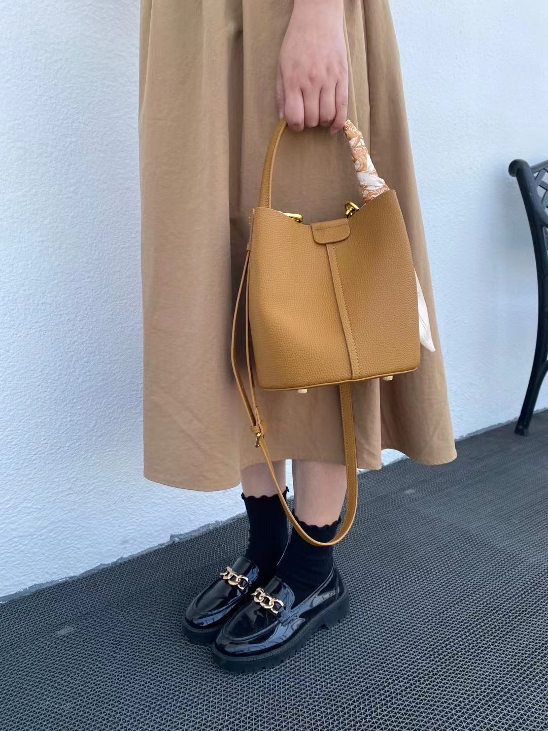 Women's Leather Cowhide Fashion Lychee Pattern Design Shoulder Bags