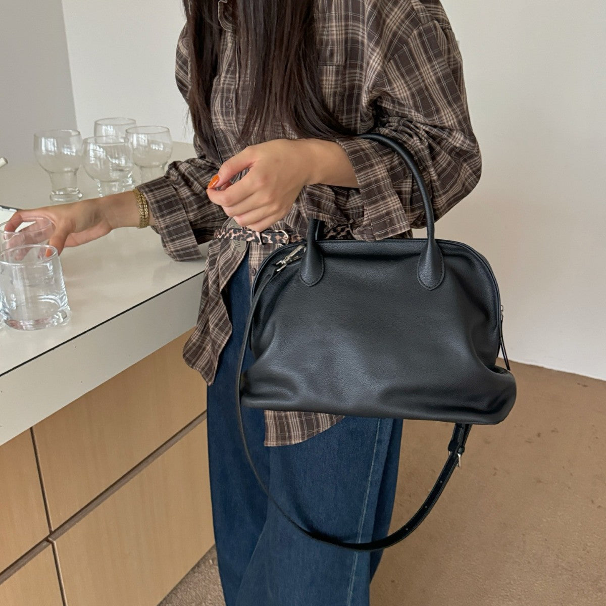 Women's Cowhide Pleated Portable Temperament Wild Large Handbags