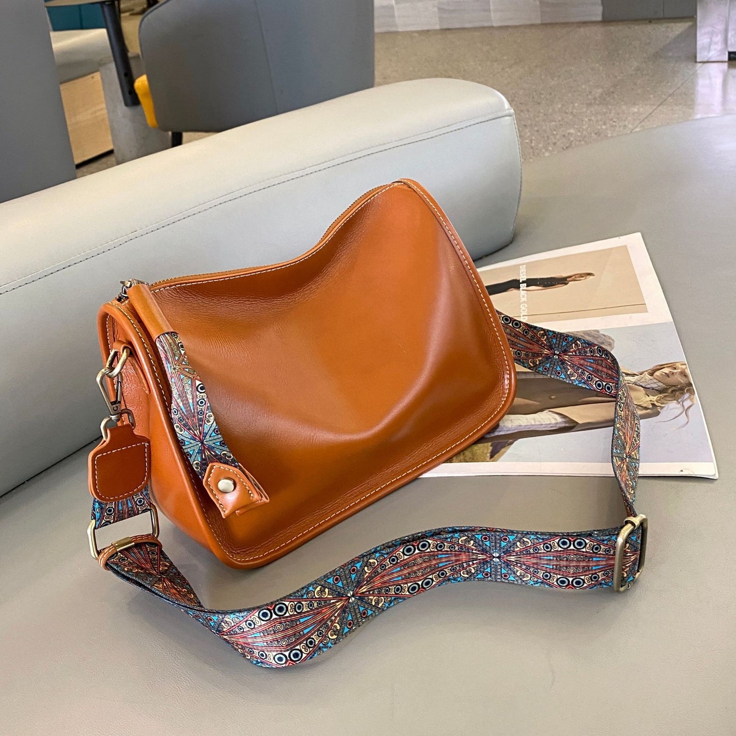 Women's Vegetable Tanned Leather Cowhide Simple Zipper Crossbody Bags