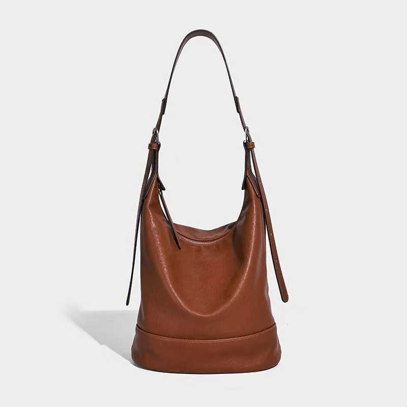 Cool Comfortable Retro Commuter High Sense Tote Bags