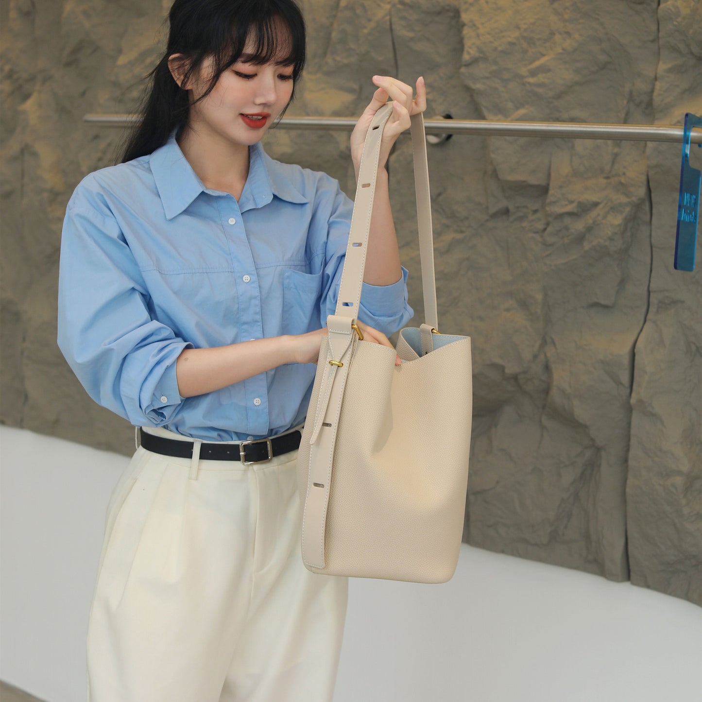Women's Niche Designer Cowhide Wandering High-grade Large Shoulder Bags