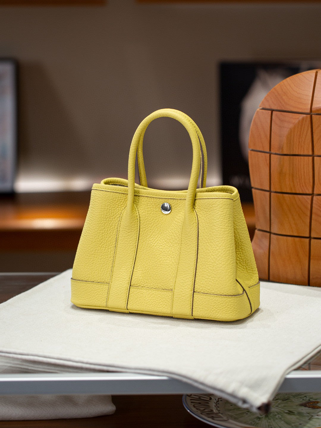 Layer Cowhide Glacier White Stainless Steel Hardware Handbags