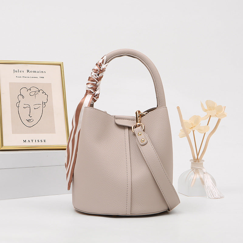 Women's Charming Exquisite Design Commuter Fashion Handbags