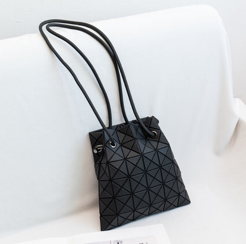 Women's Triangle Drawstring Rhombus Single Life Shoulder Bags