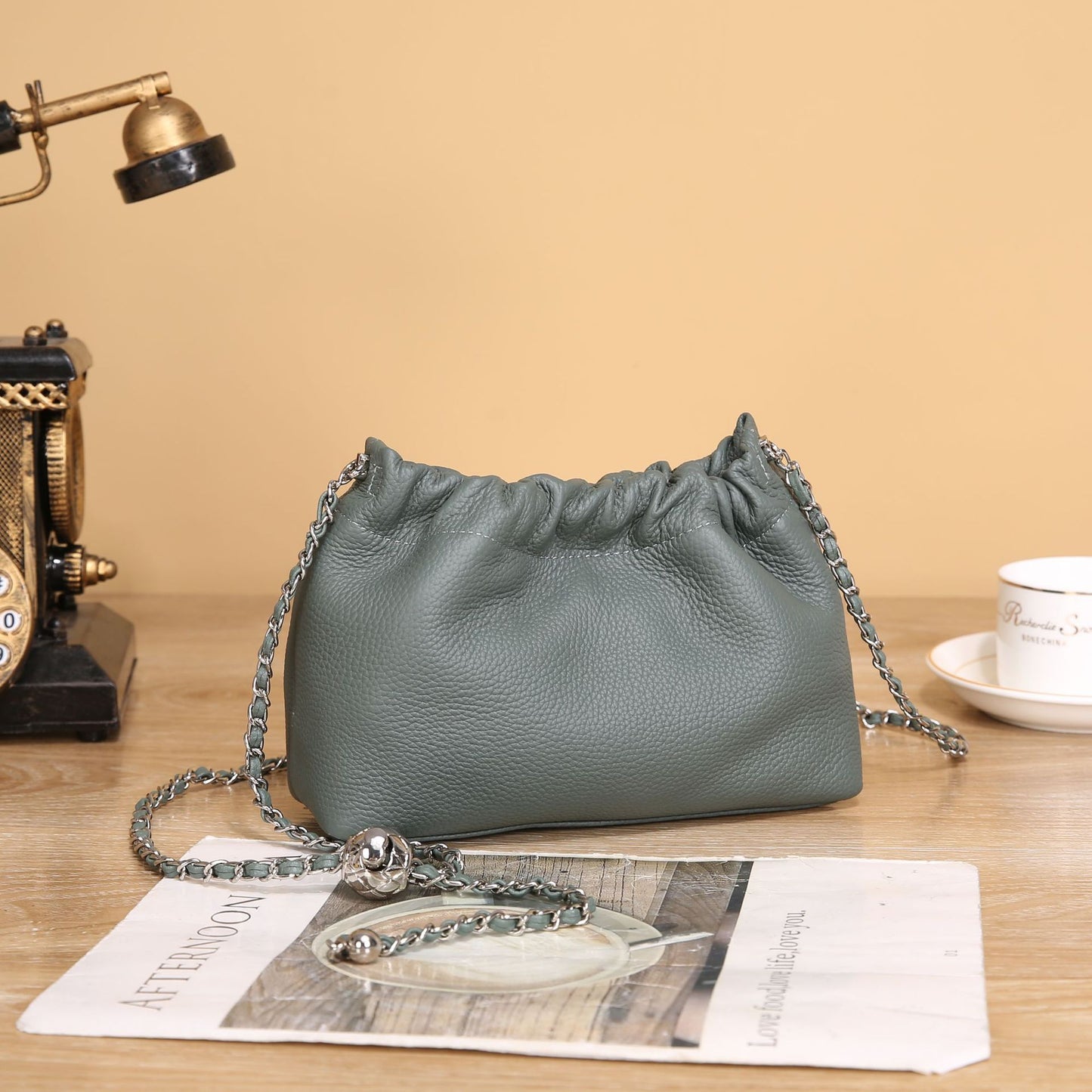 Women's Simple Magnetic Snap Dumplings Chain Golden Ball Crossbody Bags