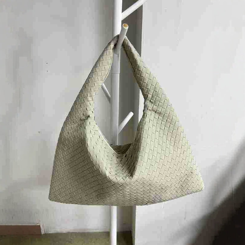 Beautiful Attractive Frosted Large Capacity Portable Handbags