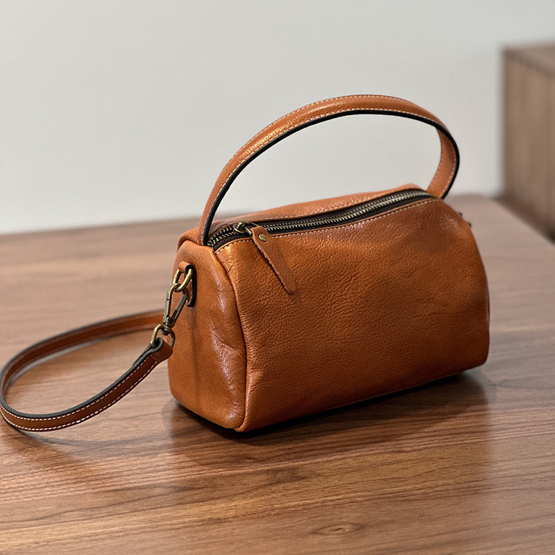 Women's Simple First Layer Vegetable Tanning Personality Handbags