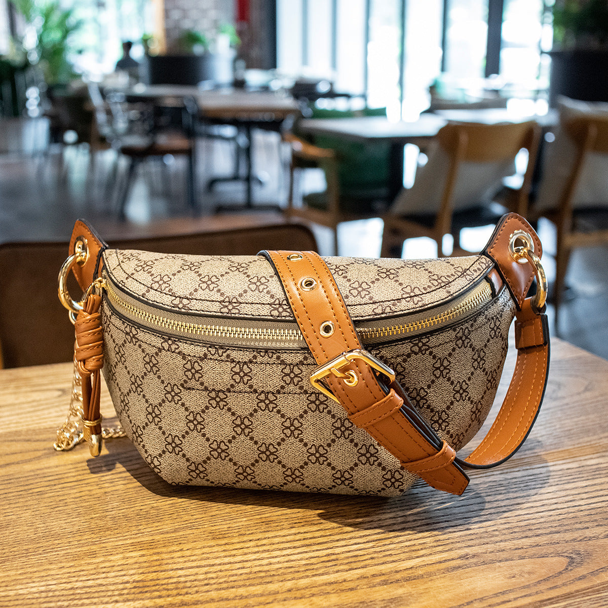 Women's Retro Printed Elegant Crescent Dumpling Large Crossbody Bags
