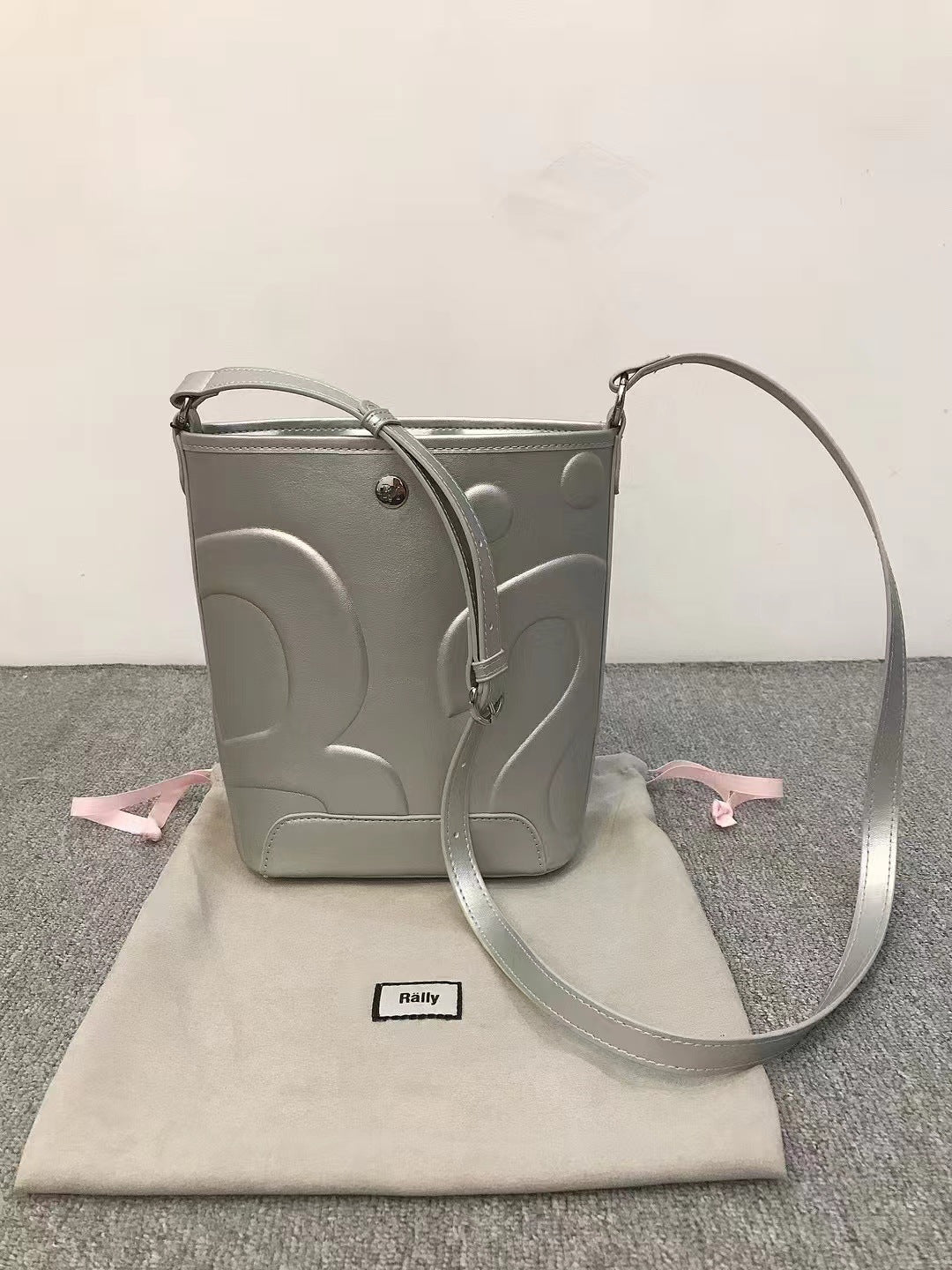 Thailand Letter Embossed Niche Fashion Portable Bucket Bags