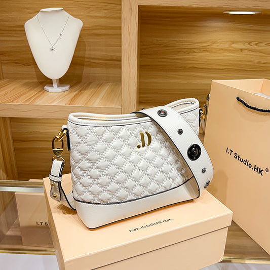 Women's Genuine Leather Diamond Pattern Wide Strap Shoulder Bags
