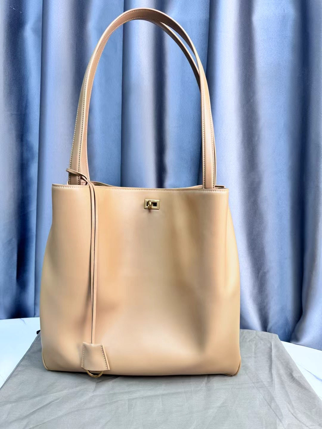 Women's Unisex Style Large Capacity Cowhide Leather Bags