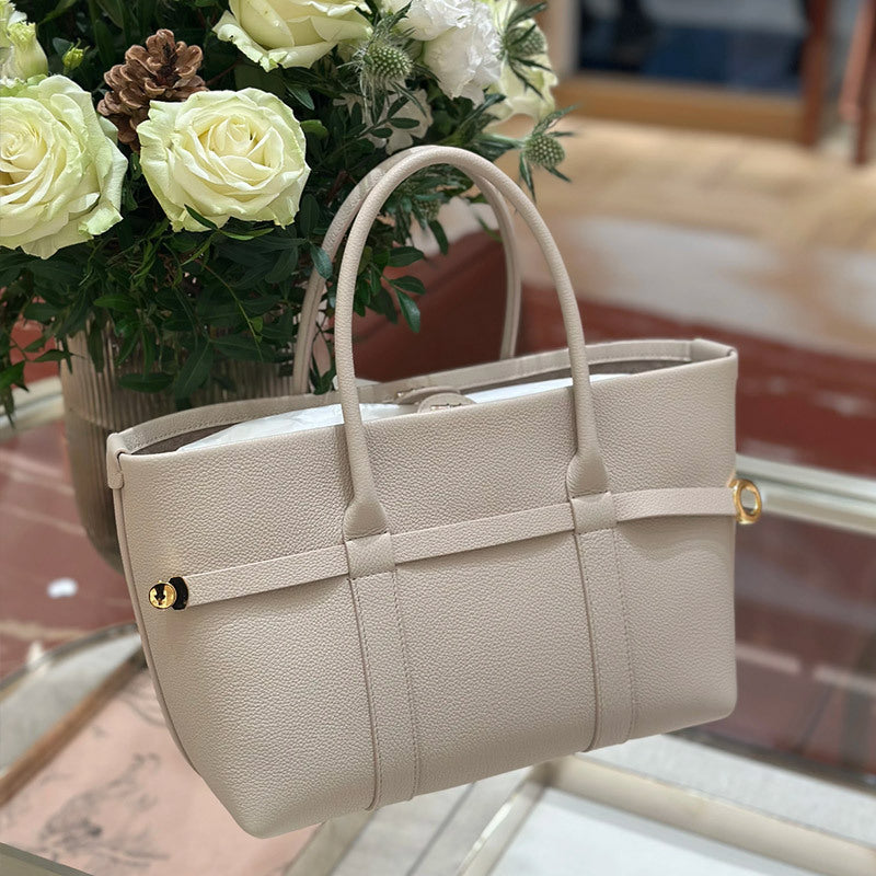 Charming Women's Niche Vegetable Basket Commuter Tote Bags