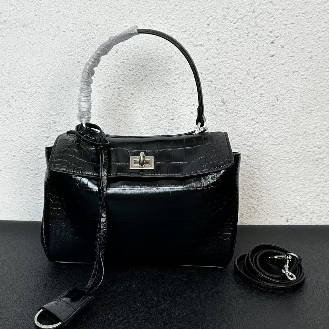 Cowhide Clutch Practical Capacity Large With Lock