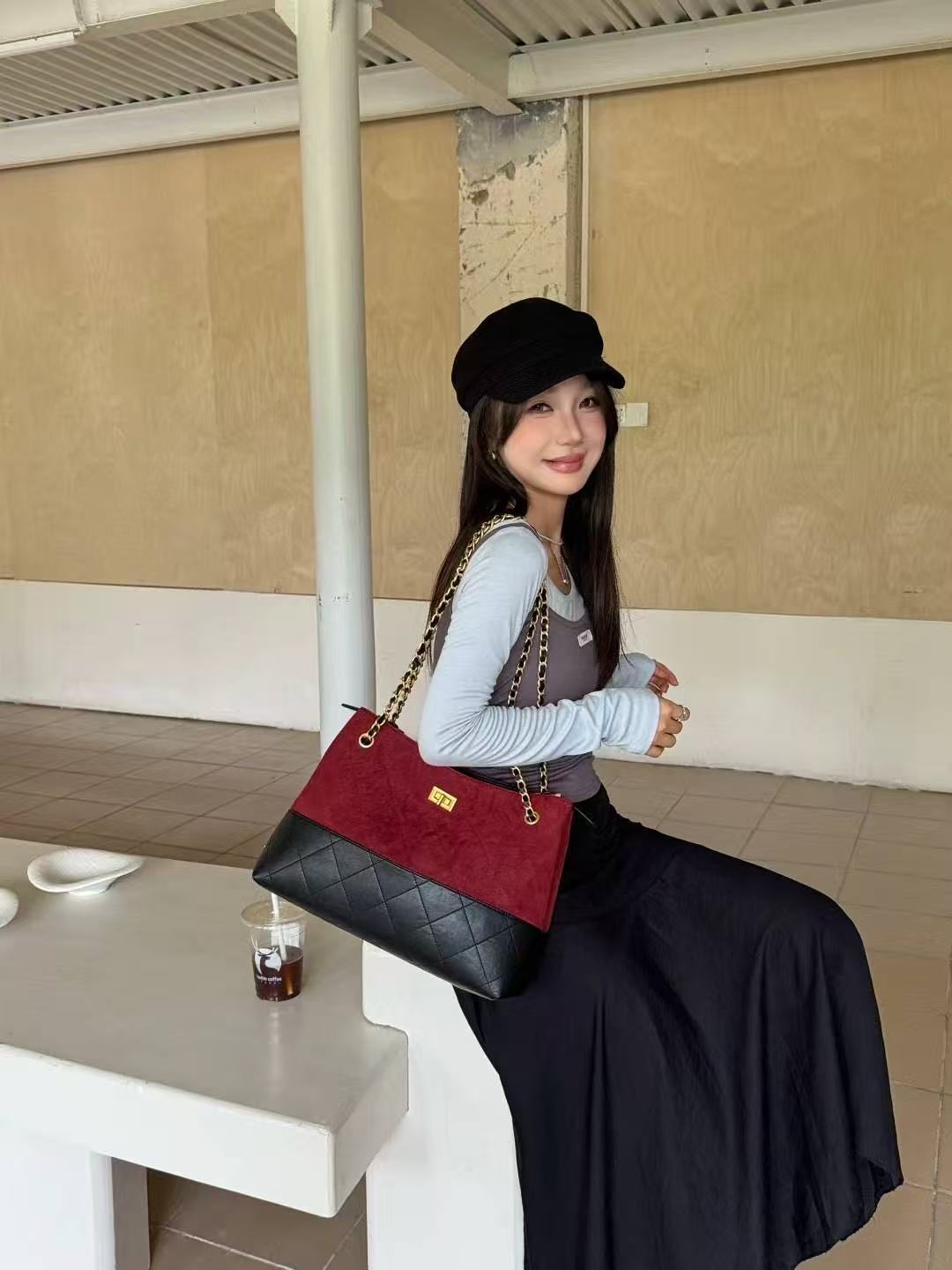 Women's Style Rhombus Chain Large Capacity Genuine Handbags