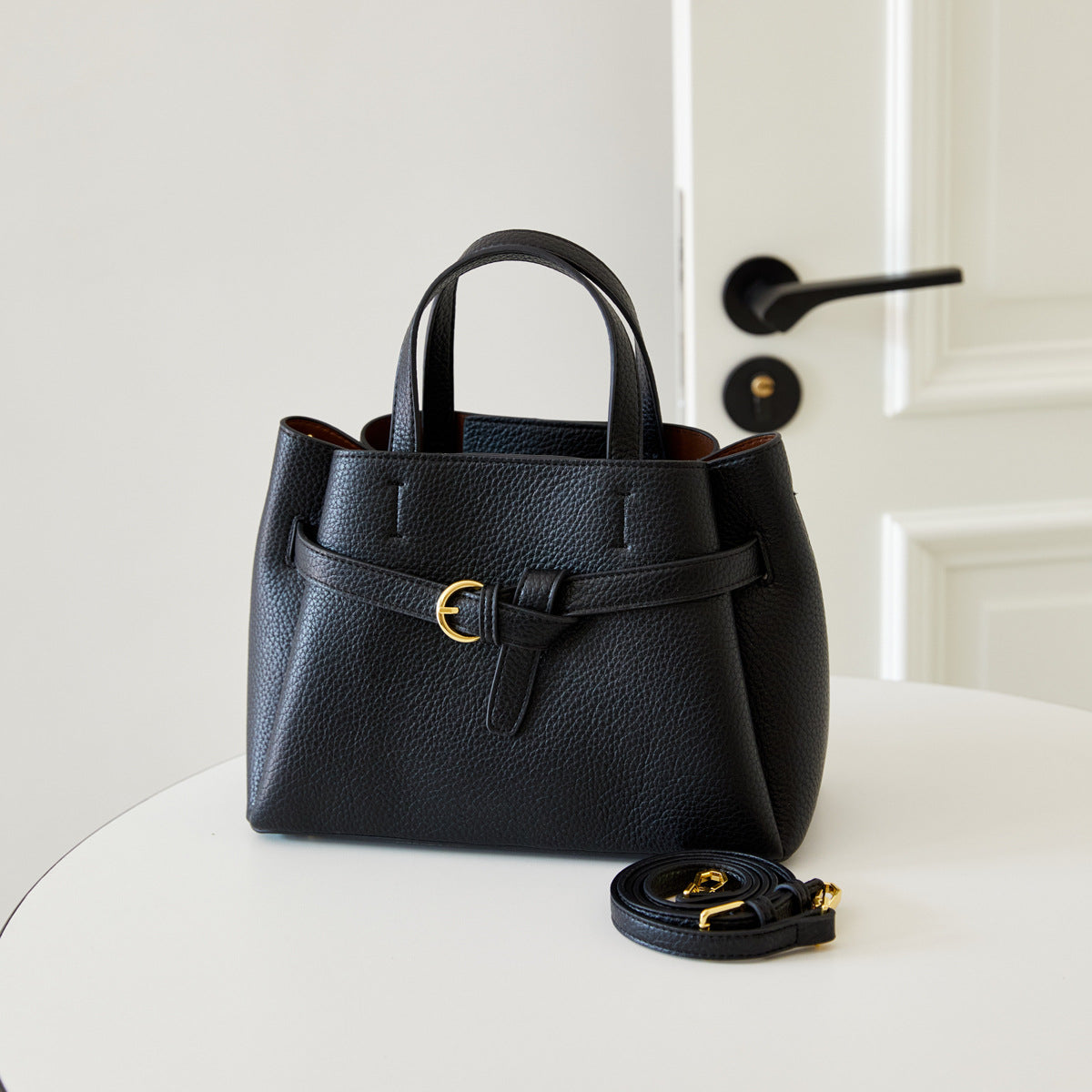 Women's Leather Large Capacity Commuter Mom Temperament Handbags