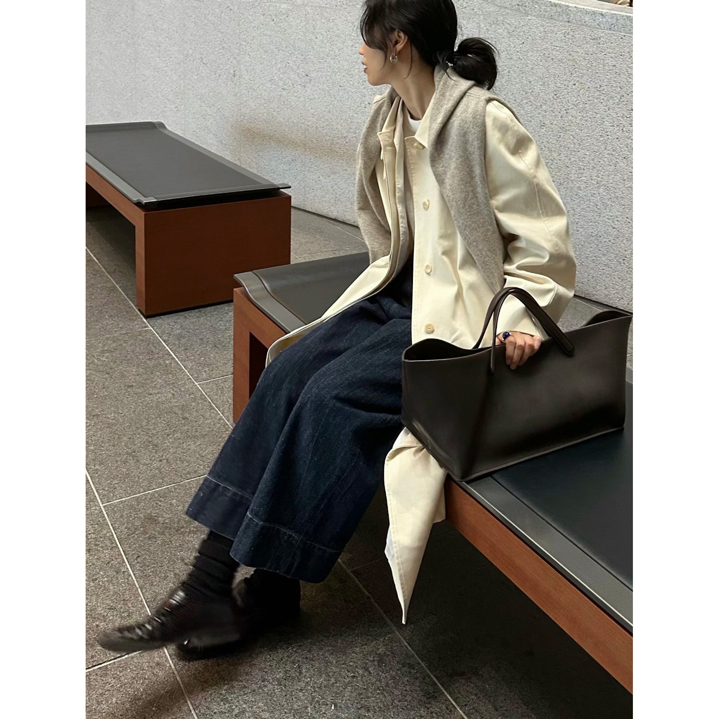 Minimalist Cowhide Commuter Large Capacity Totes Handbags