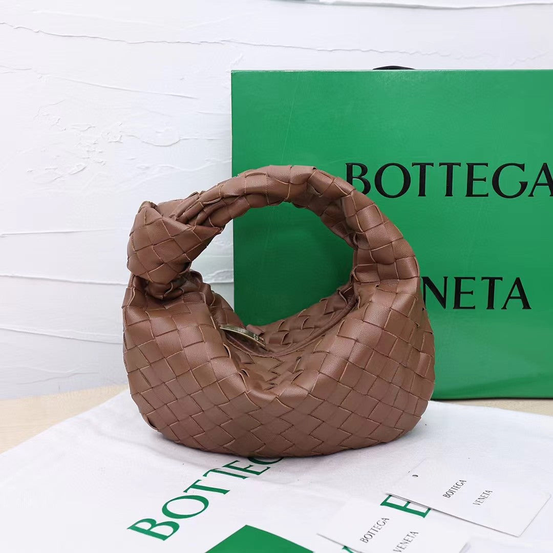 Croissant Knotted Clutch Light Use Large Handbags