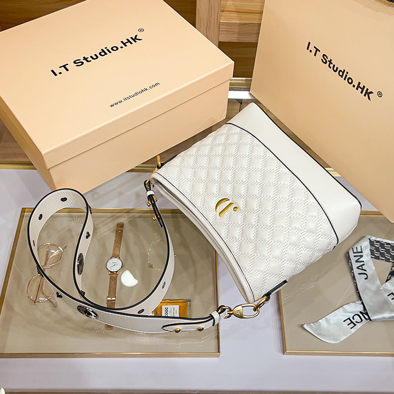 Women's Genuine Leather Diamond Pattern Wide Strap Shoulder Bags