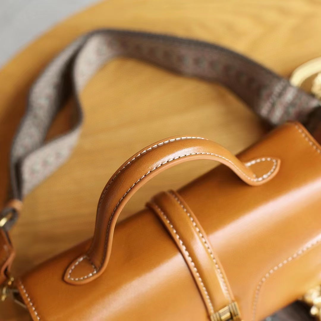 Women's Retro Pillow First Layer Cowhide Design Shoulder Bags