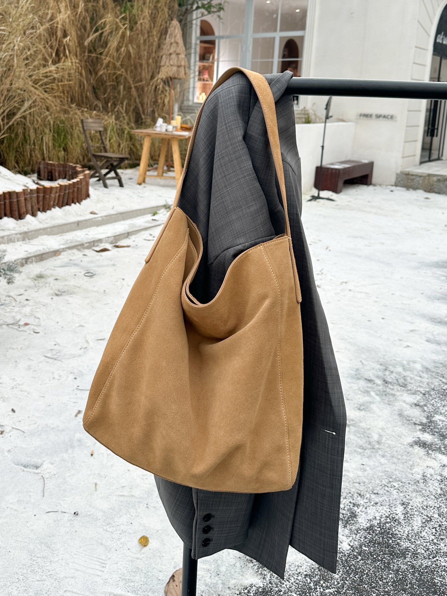 Frosted Cowhide Large Capacity Minimalist Relaxed Feeling Shoulder Bags