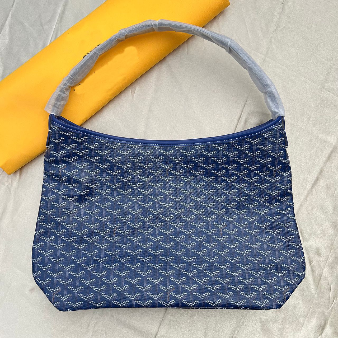 Women's Shopping Portable Letter Zipper Dog Teeth Armpit Bags