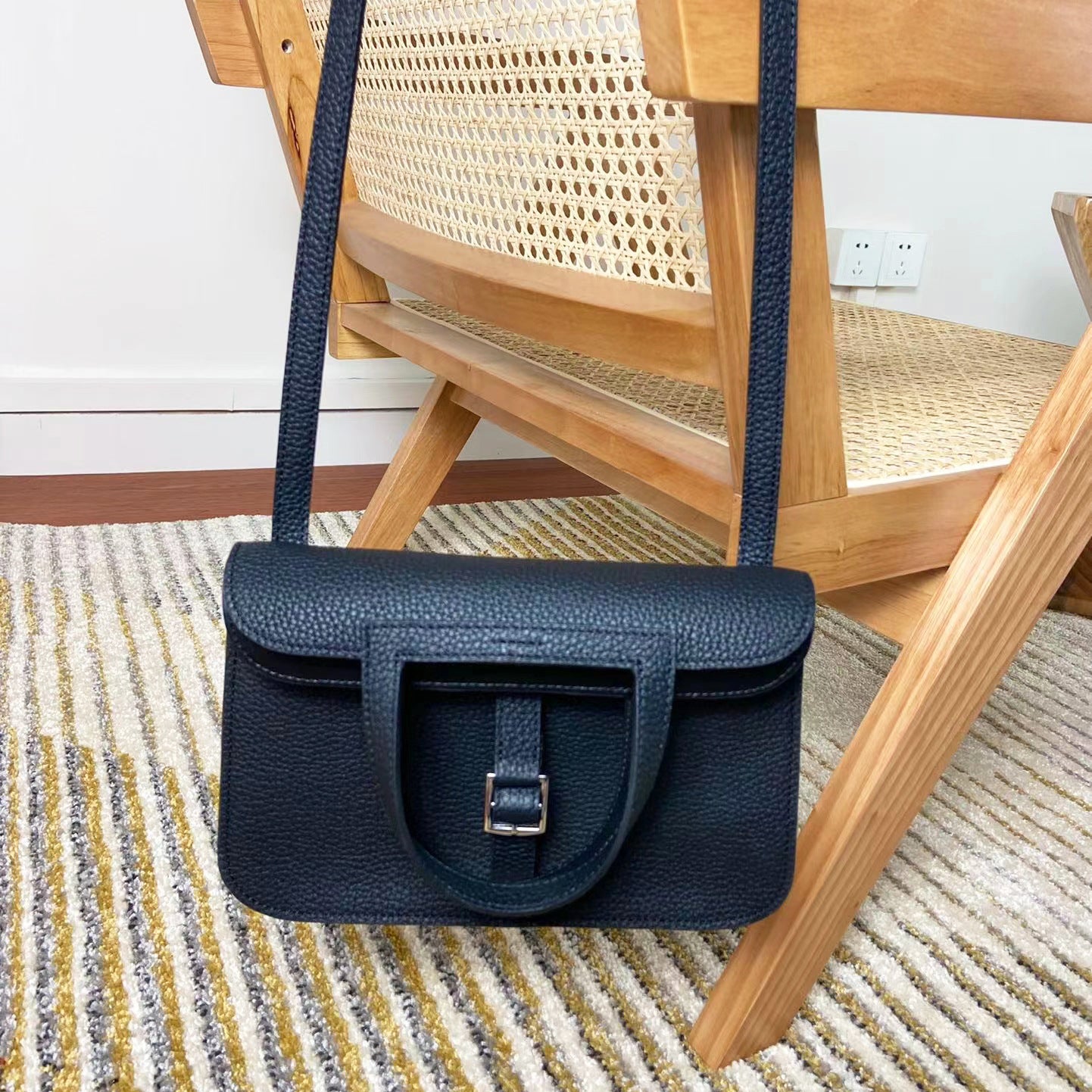 Top Layer Cowhide Leather Vachette Clasp Hazan Crossbody Bags