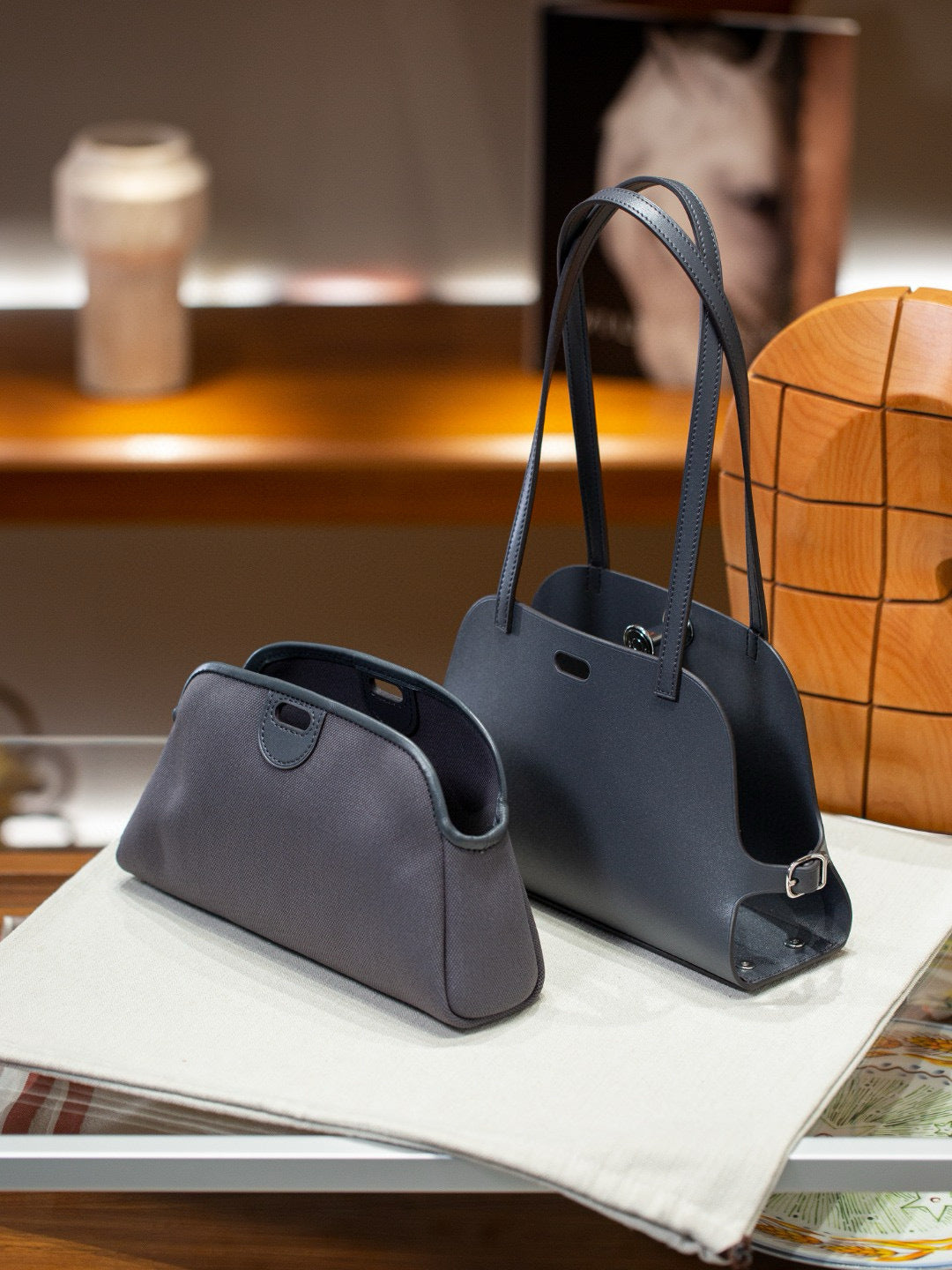 Women's Cowhide Old Money Style Shell Retro Shoulder Bags