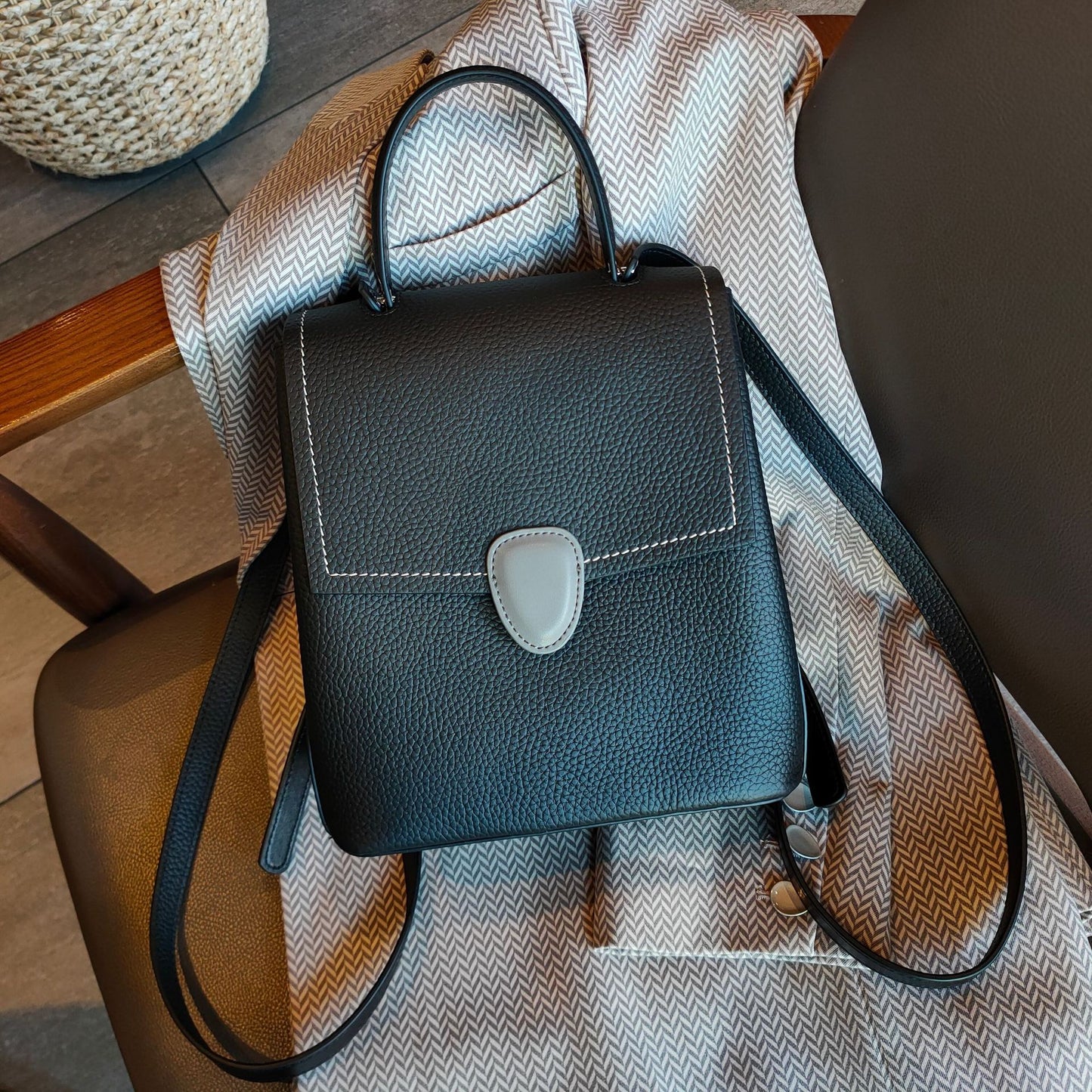 Women's Line Fashion Cowhide Texture Soft Leather Backpacks