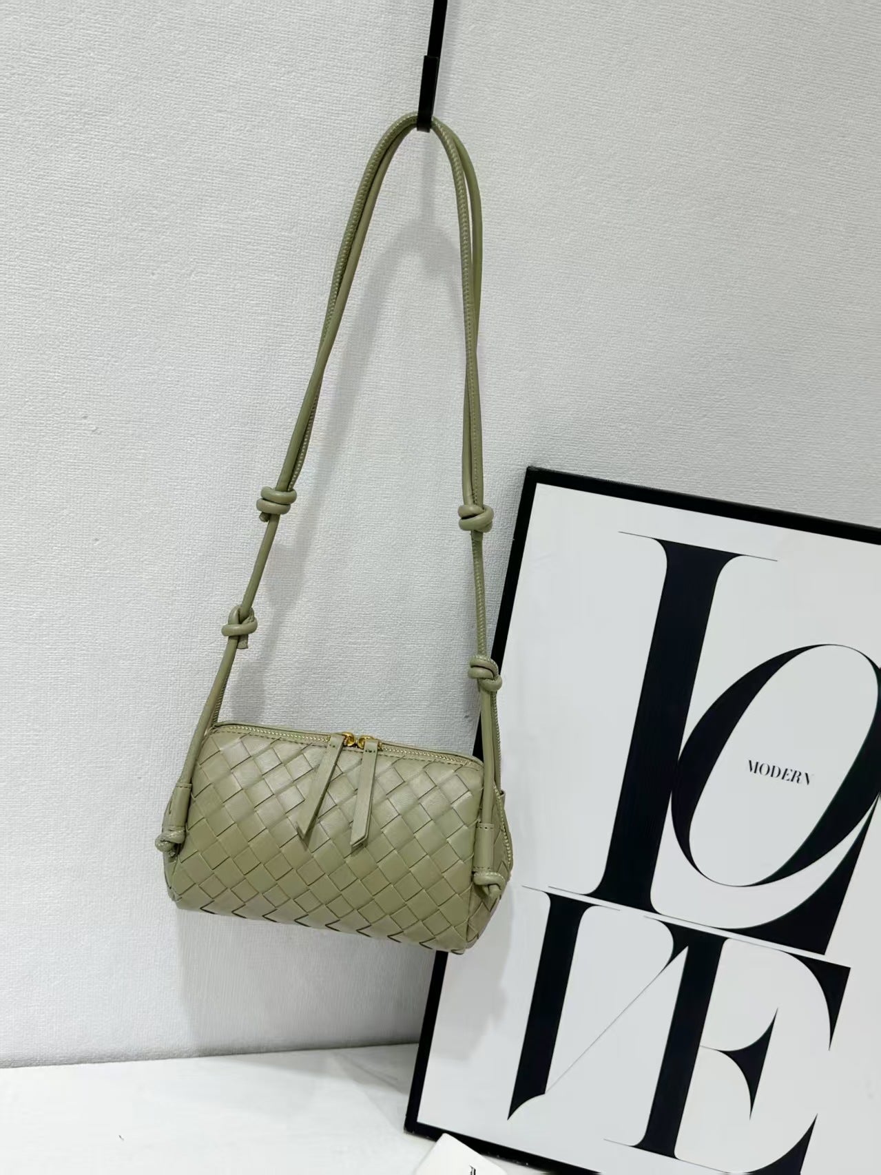 Women's Handmade Cowhide Woven Underarm Fashion Bags