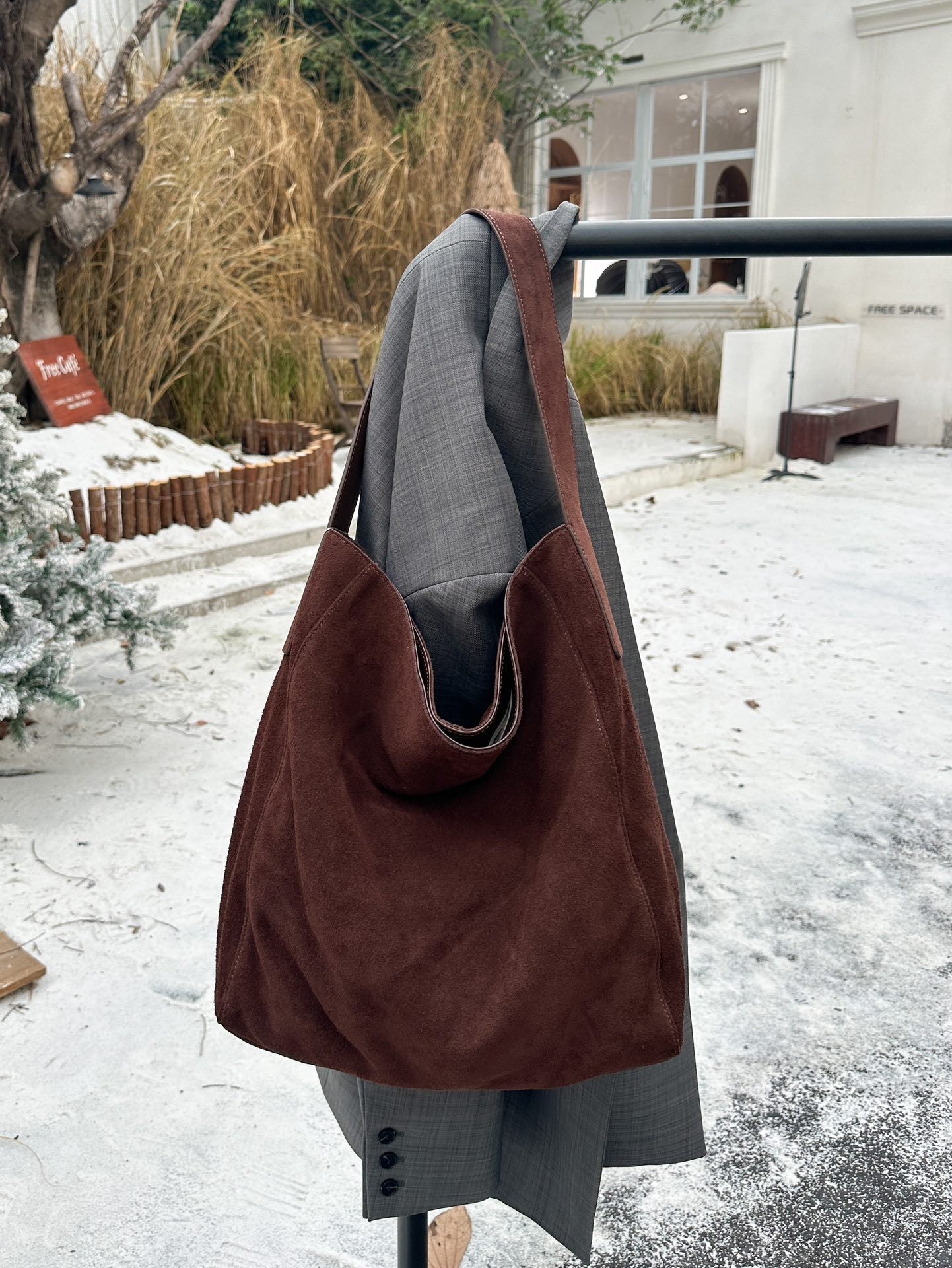 Frosted Cowhide Large Capacity Minimalist Relaxed Feeling Shoulder Bags