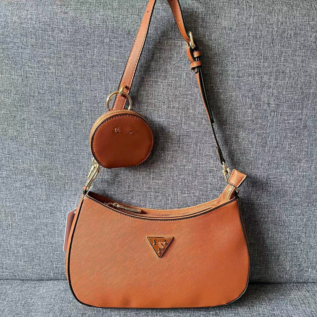 Women's Simple Style Selenodont Underarm Solid Color Shoulder Bags