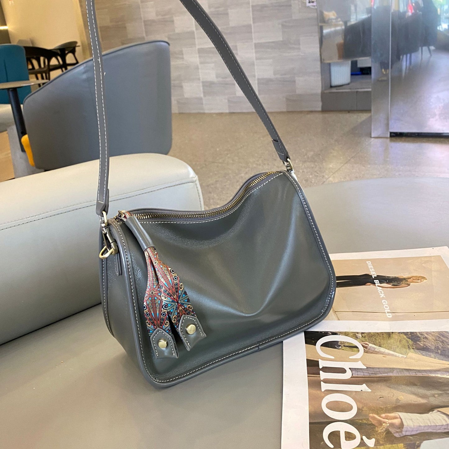Women's Vegetable Tanned Leather Cowhide Simple Zipper Crossbody Bags
