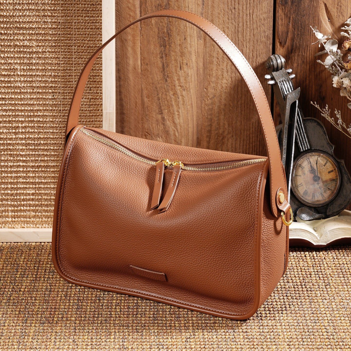 Women's Cowhide Commuter Large Capacity Genuine Leather Retro Simple Crossbody Bags