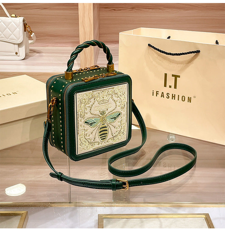 Women's Embroidered Lion Ridge Fashionable High-grade Portable Bags