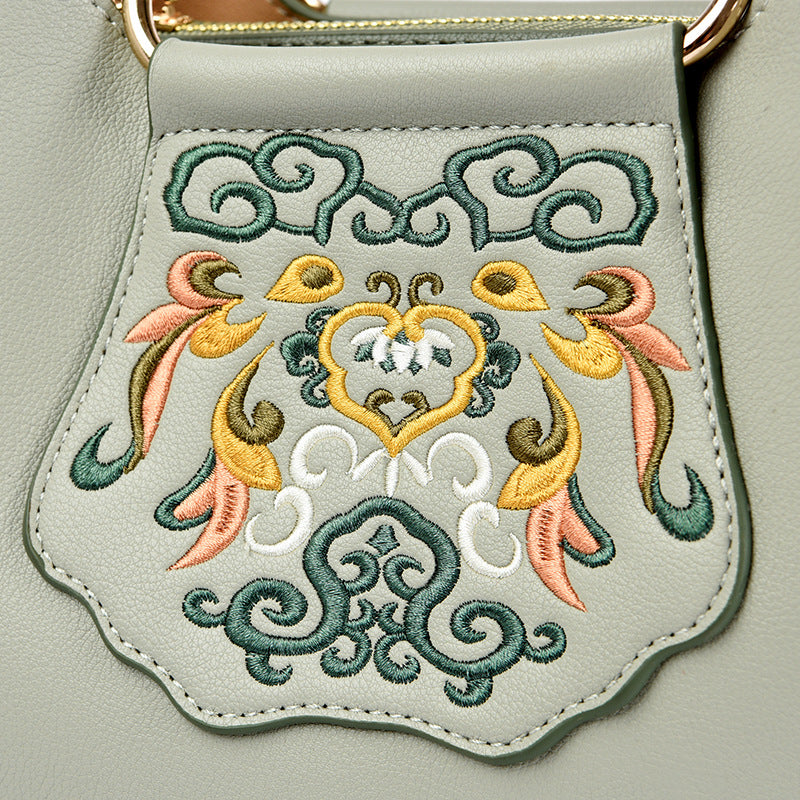 Women's Chinese Style Embroidery High-grade Fashionable Elegant Bridal Large Handbags