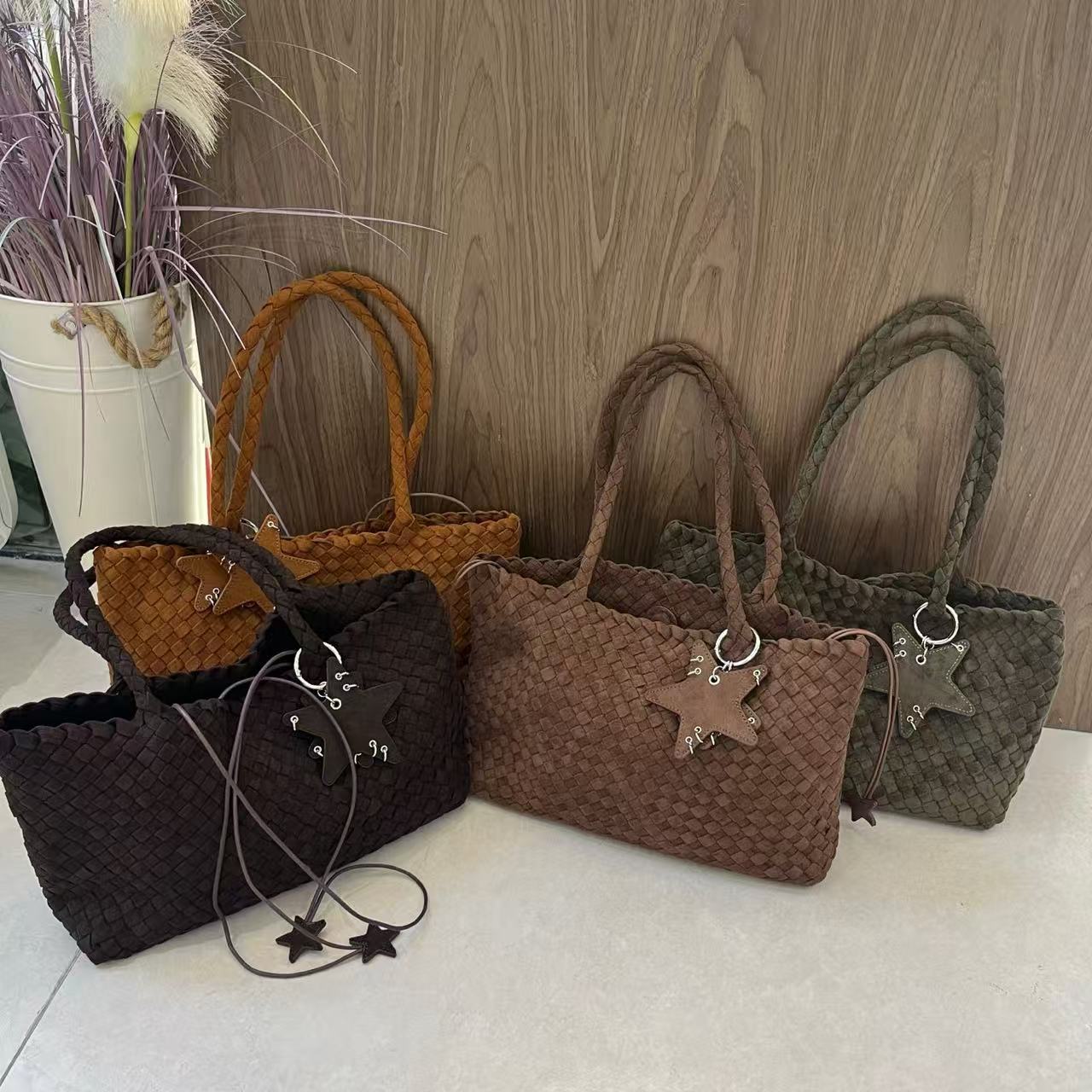 Women's Niche High-grade Frosted Hand-woven Big Portable Shoulder Bags