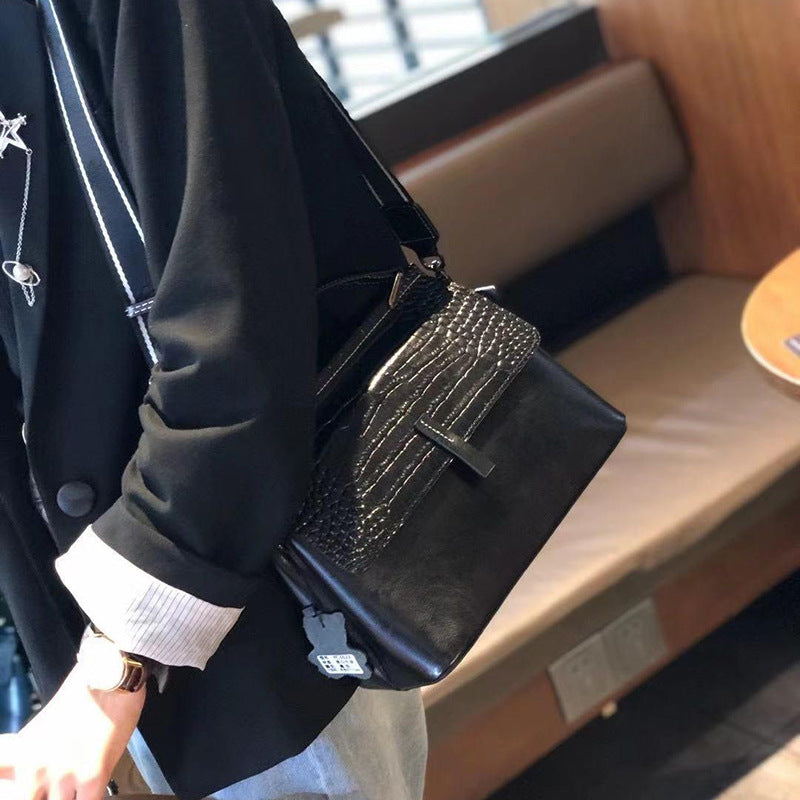 Women's Leather Big Retro High-grade Feeling Tong Handbags