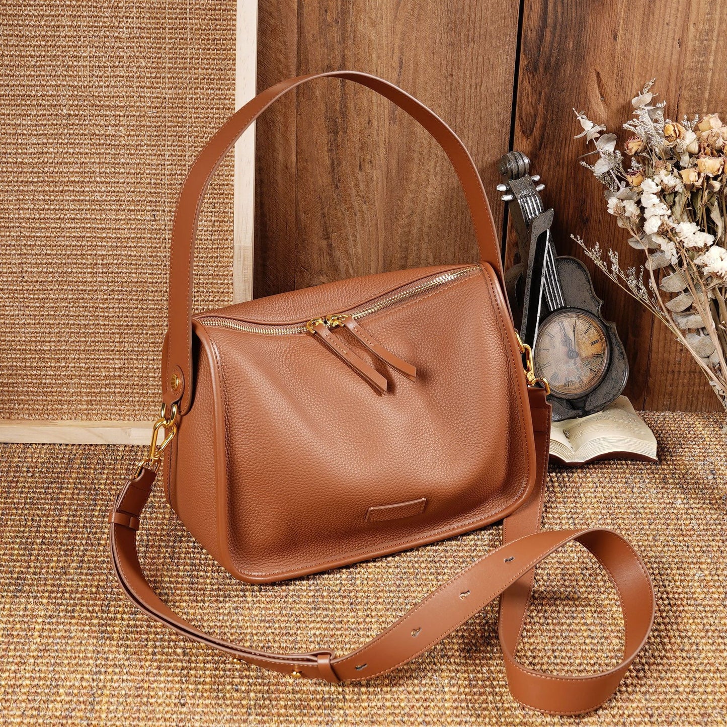 Women's Cowhide Commuter Large Capacity Genuine Leather Retro Simple Crossbody Bags