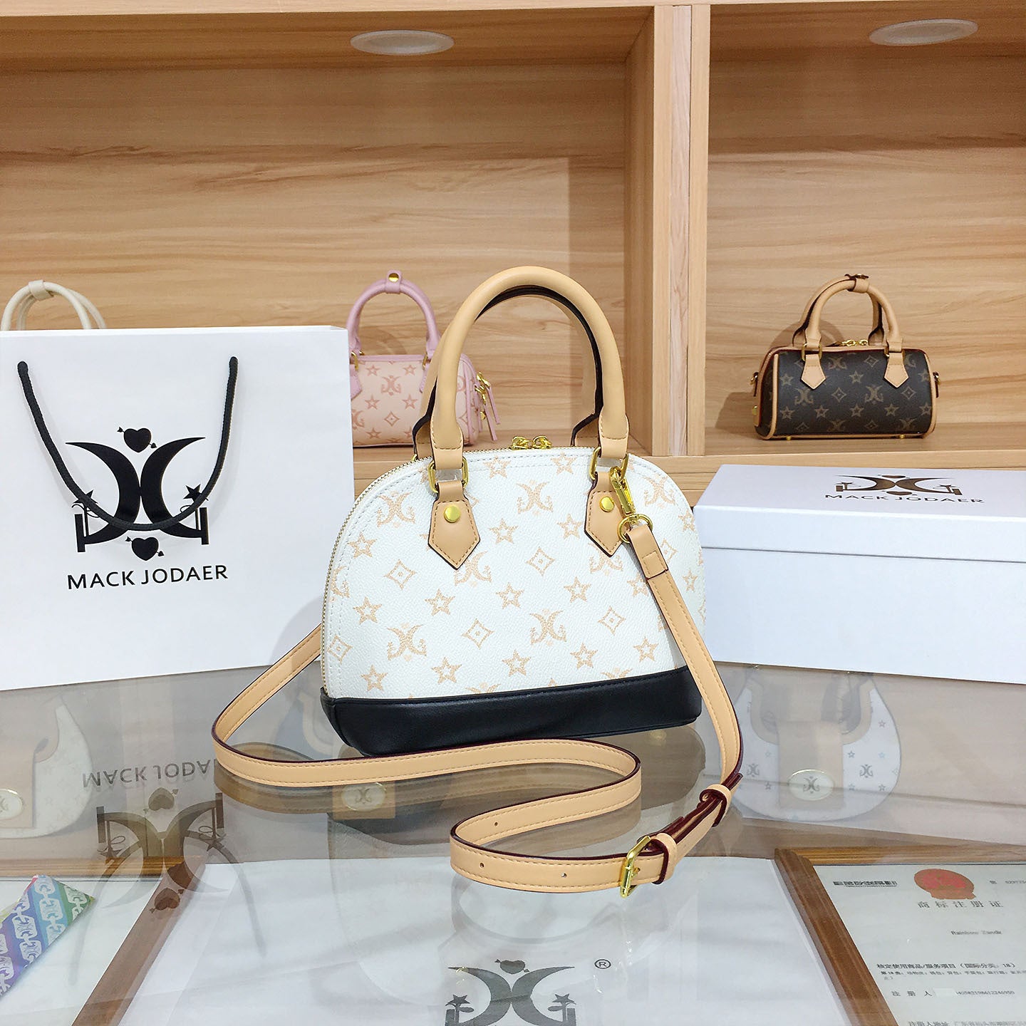 Women's Luxury High-grade Presbyopic Fashionable Shell Handbags