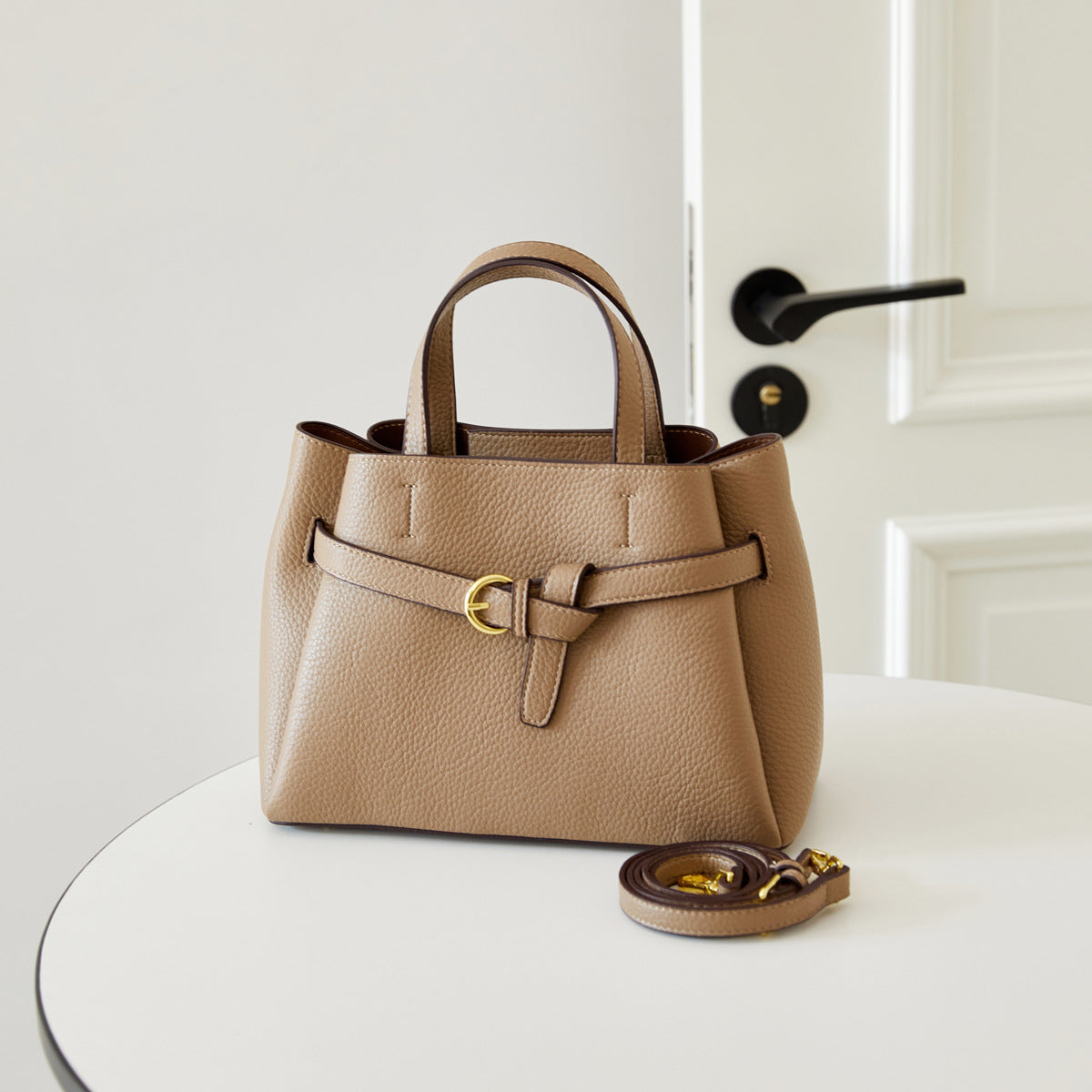 Women's Leather Large Capacity Commuter Mom Temperament Handbags