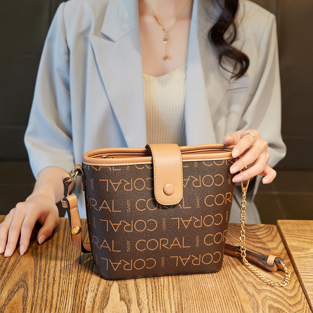 Women's Retro Printed Large Capacity Chain Crossbody Bags