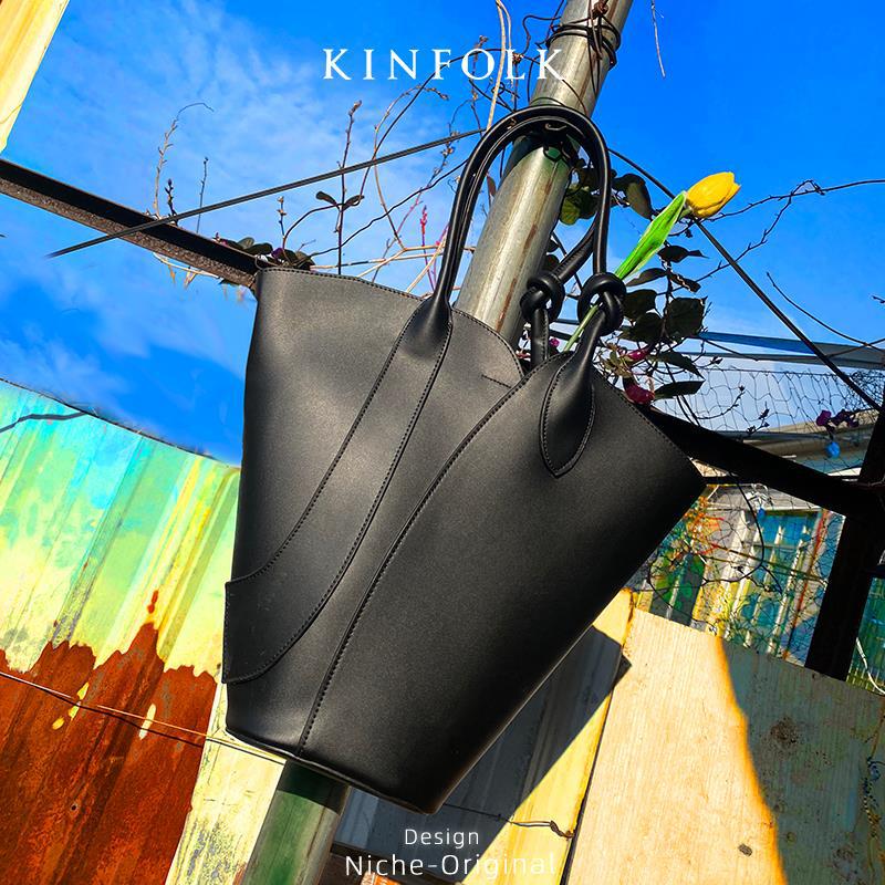 Women's Early Spring Artistic Fashion Decoration Matching Simple Shoulder Bags