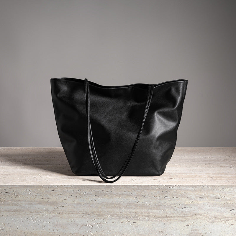 Women's Simple Style Leather Soft Glutinous Shoulder Bags