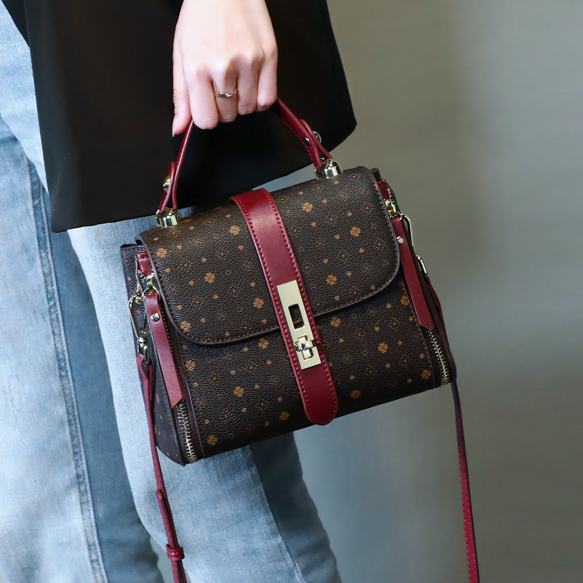 Women's Versatile Retro Printed Large Capacity Birthday Crossbody Bags