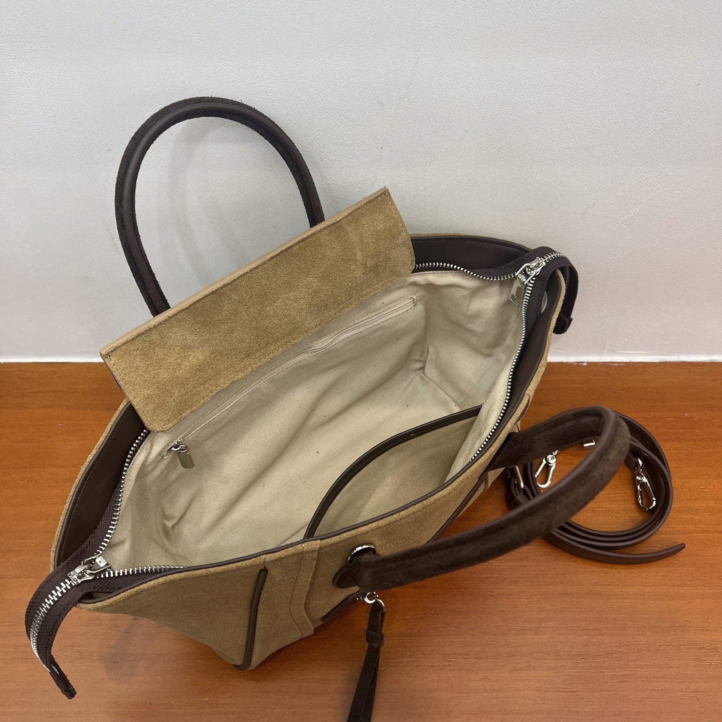 Women's Urban Simple Trendy Smiley Face Large Shoulder Bags