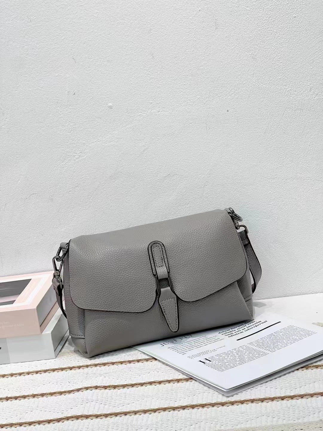 Women's First Layer Cowhide Single Medium Lady's Crossbody Bags